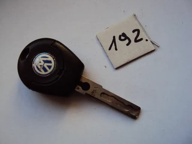 Wymiana baterii w kluczyku VW – proste kroki, uniknij problemów Wymiana baterii w kluczyku VW – proste kroki, uniknij problemów