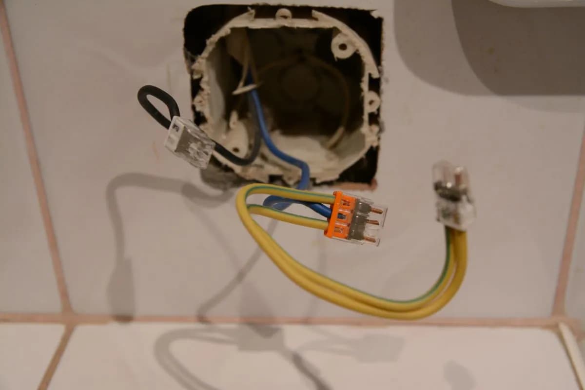 Jak podłączyć kabel 5 żyłowy do gniazdka bez ryzyka uszkodzeń Jak podłączyć kabel 5 żyłowy do gniazdka bez ryzyka uszkodzeń