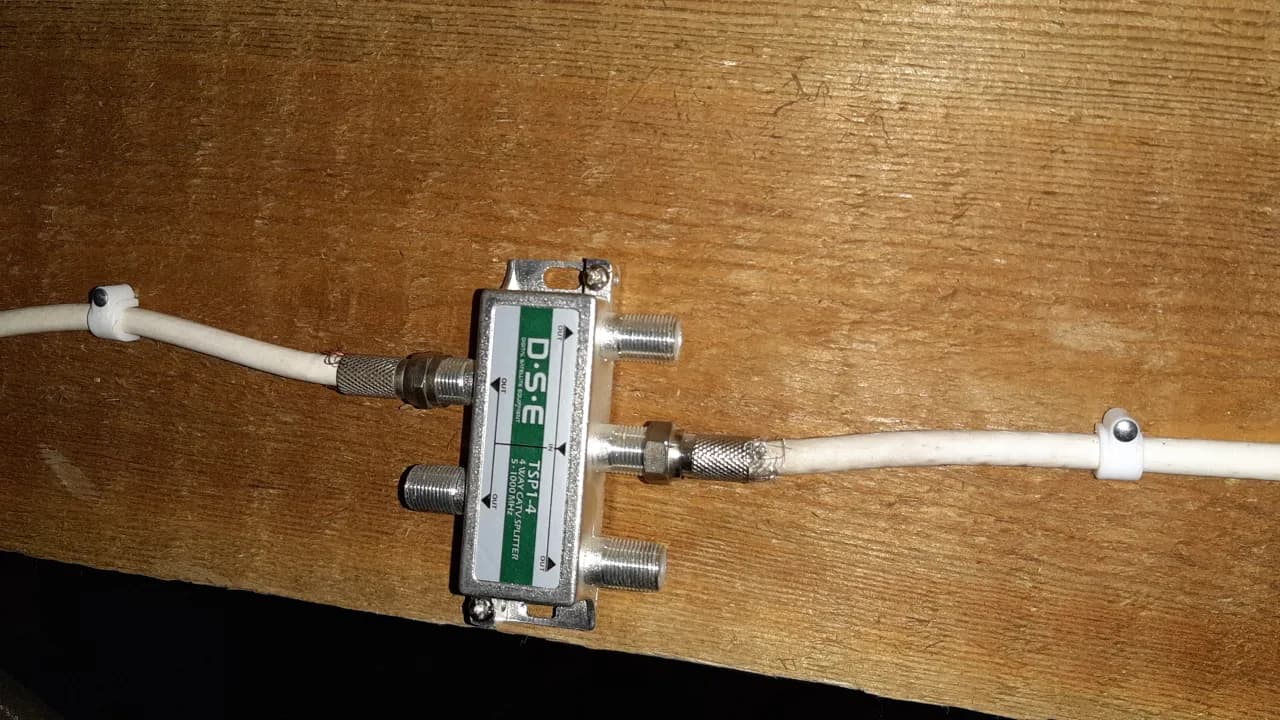 Jak podłączyć kabel antenowy do dekodera bez problemów i zakłóceń Jak podłączyć kabel antenowy do dekodera bez problemów i zakłóceń