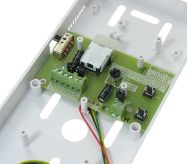 Jak podłączyć domofon Cyfral Smart 5P - uniknij typowych błędów instalacji Jak podłączyć domofon Cyfral Smart 5P - uniknij typowych błędów instalacji