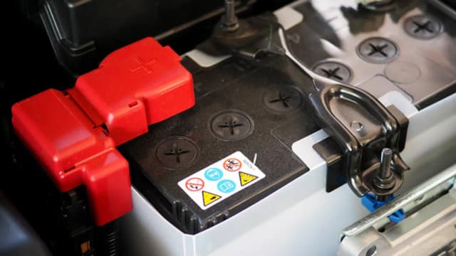 Jak podłączyć prostownik do akumulatora bez ryzyka uszkodzenia Jak podłączyć prostownik do akumulatora bez ryzyka uszkodzenia