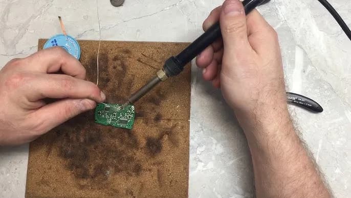 Wymiana baterii w kluczyku BMW X3 E83 – proste kroki, uniknij problemów Wymiana baterii w kluczyku BMW X3 E83 – proste kroki, uniknij problemów